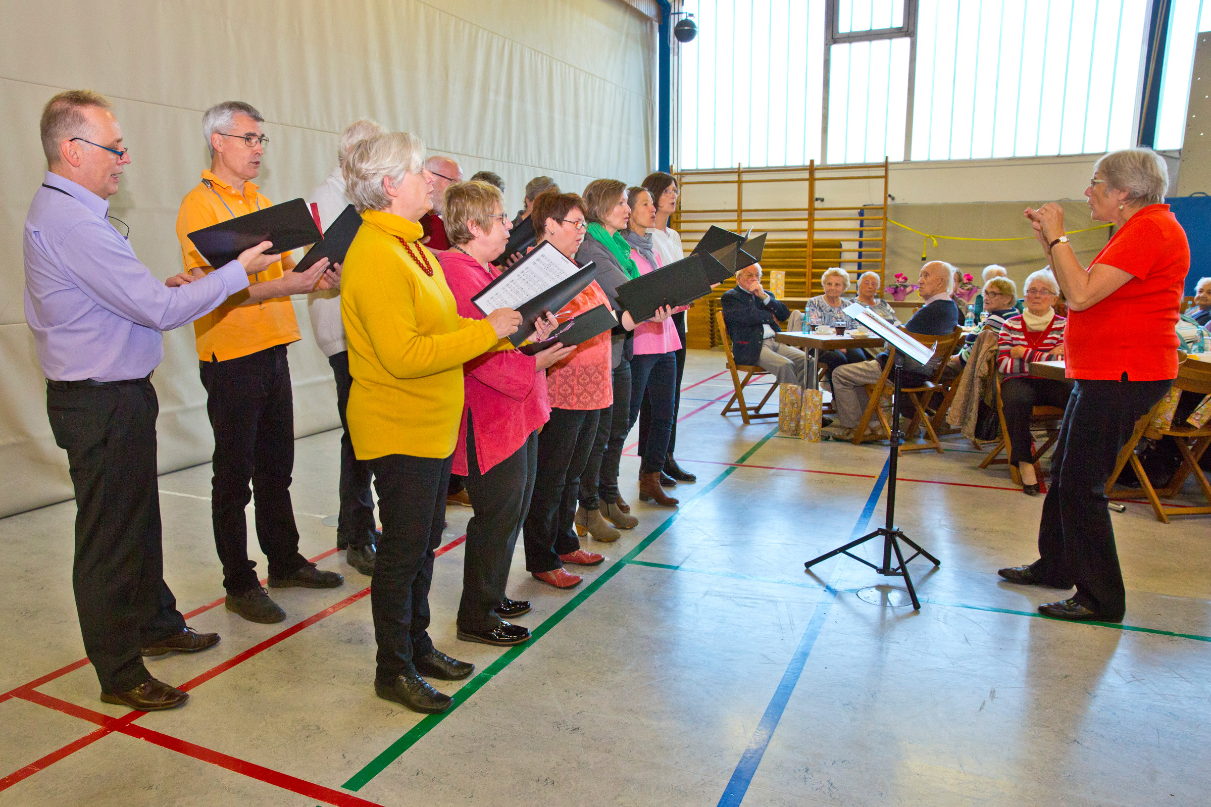 Die Singerklynger sangen auf dem Seniorennachmittag in Heubach.   Foto: Bernauer