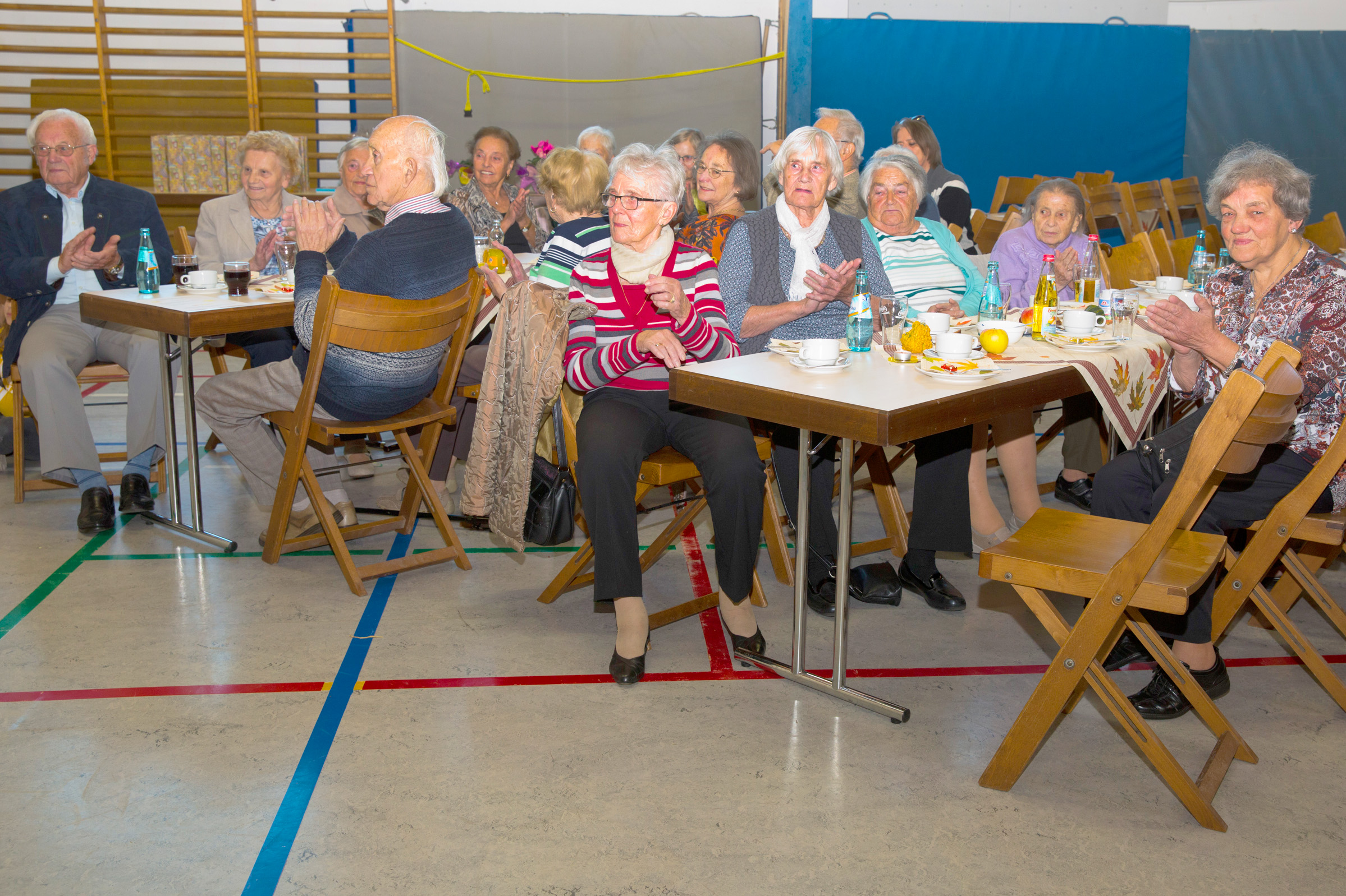 Viel Applaus gab es beim Seniorennachmittag in Heubach für die Darbietungen.   Foto: Bernauer